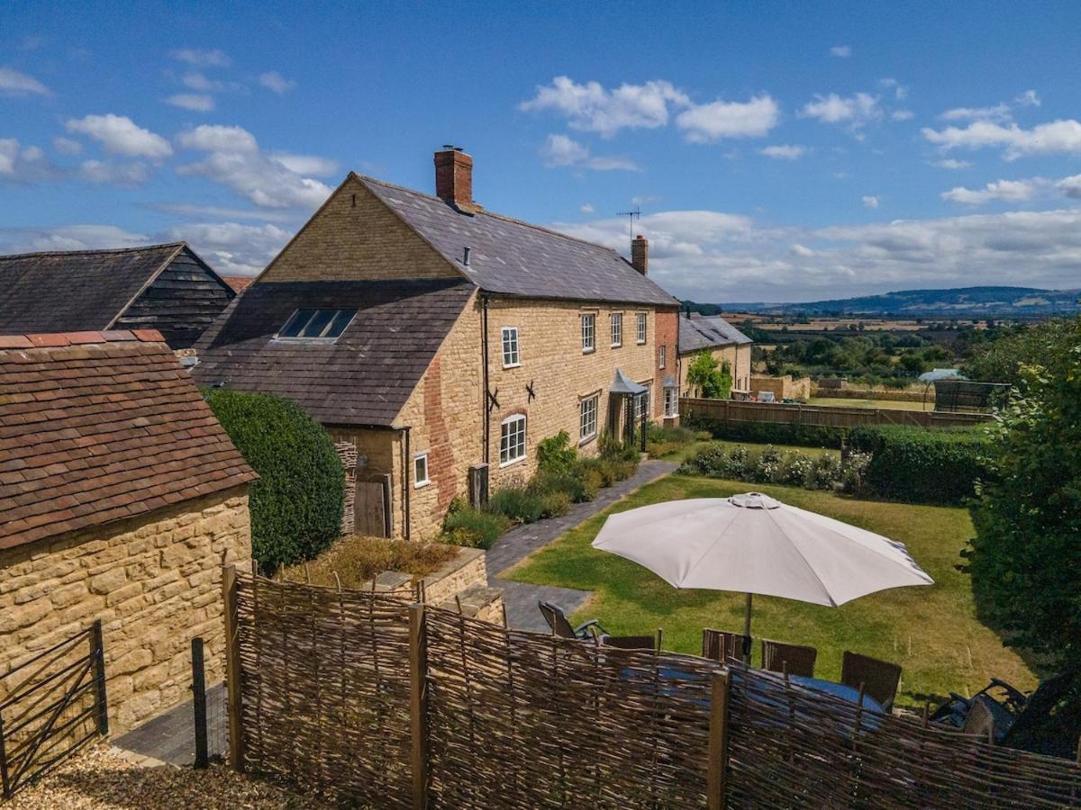 Beautiful Cotswold Farmhouse With Hot Tub Manchester Exterior photo